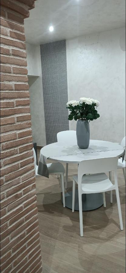Piazza Duomo Hotel Tuscania Buitenkant foto