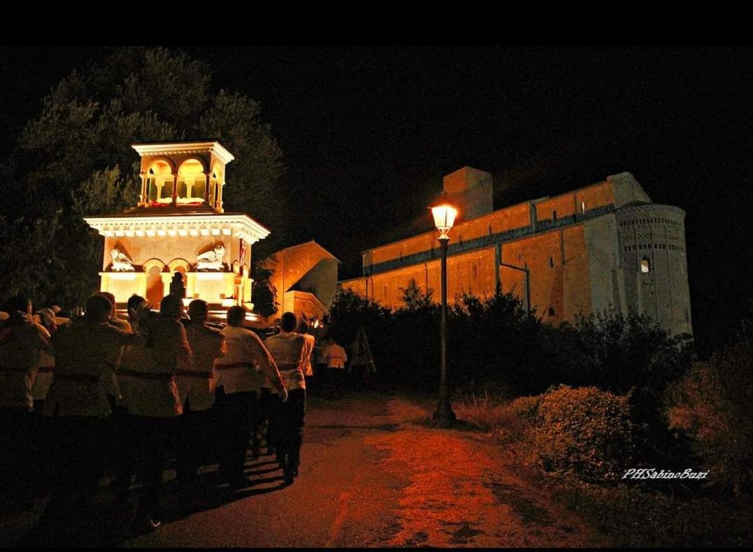 Piazza Duomo Hotel Tuscania Buitenkant foto