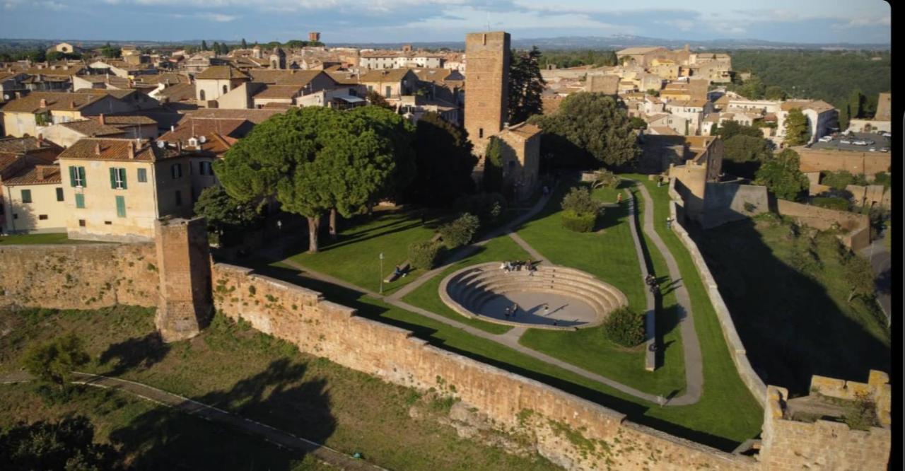 Piazza Duomo Hotel Tuscania Buitenkant foto