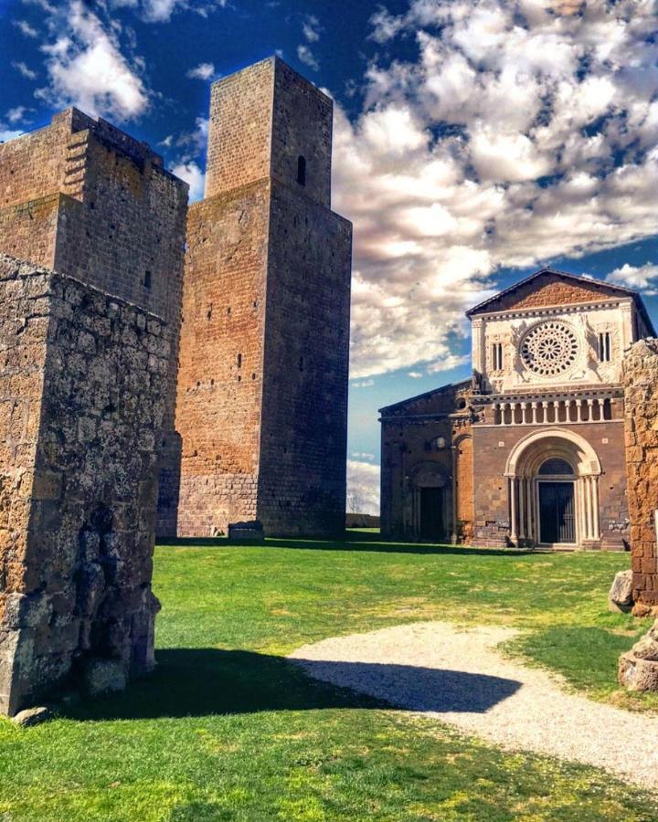 Piazza Duomo Hotel Tuscania Buitenkant foto